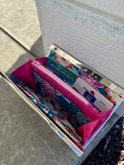 The Wonder Wallet sewn by Adrienne Sproul shown open