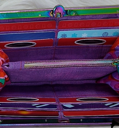 The Wonder Wallet sewn by Michelle Graham shown open