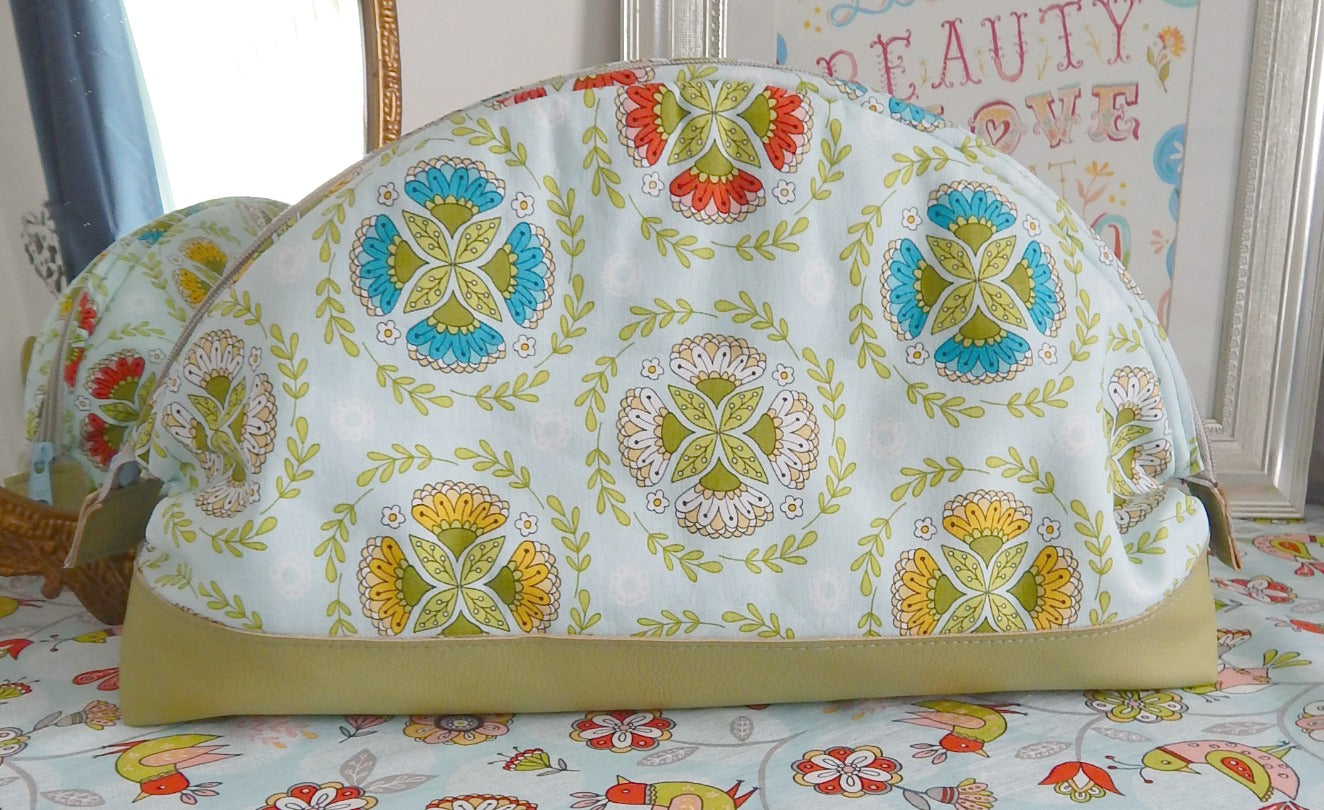The Pampering Pouch by Mrs H outside view sewing pattern 