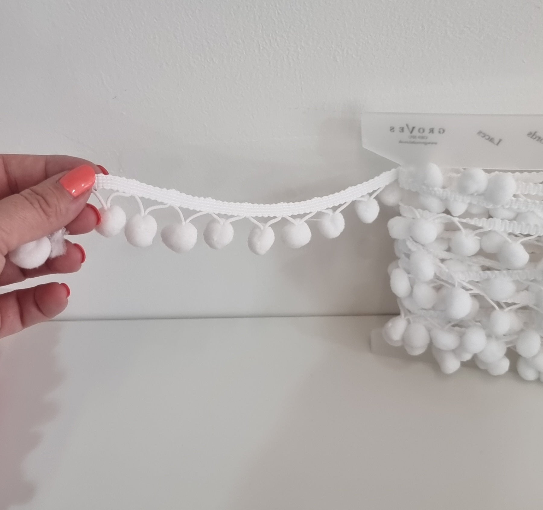 20mm pom pom trim in white
